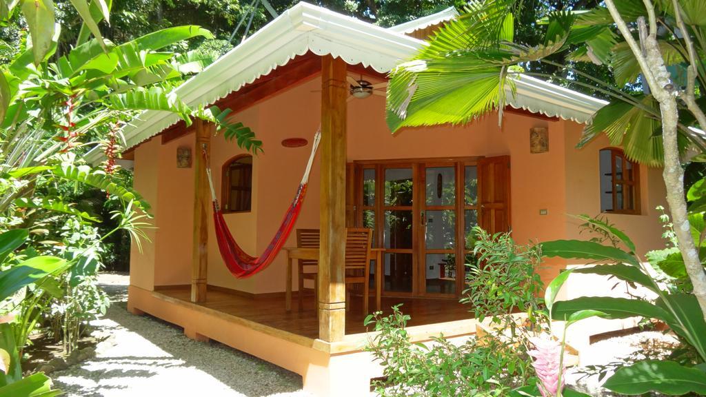 Hotel El Pequeno Gecko Verde Sámara エクステリア 写真