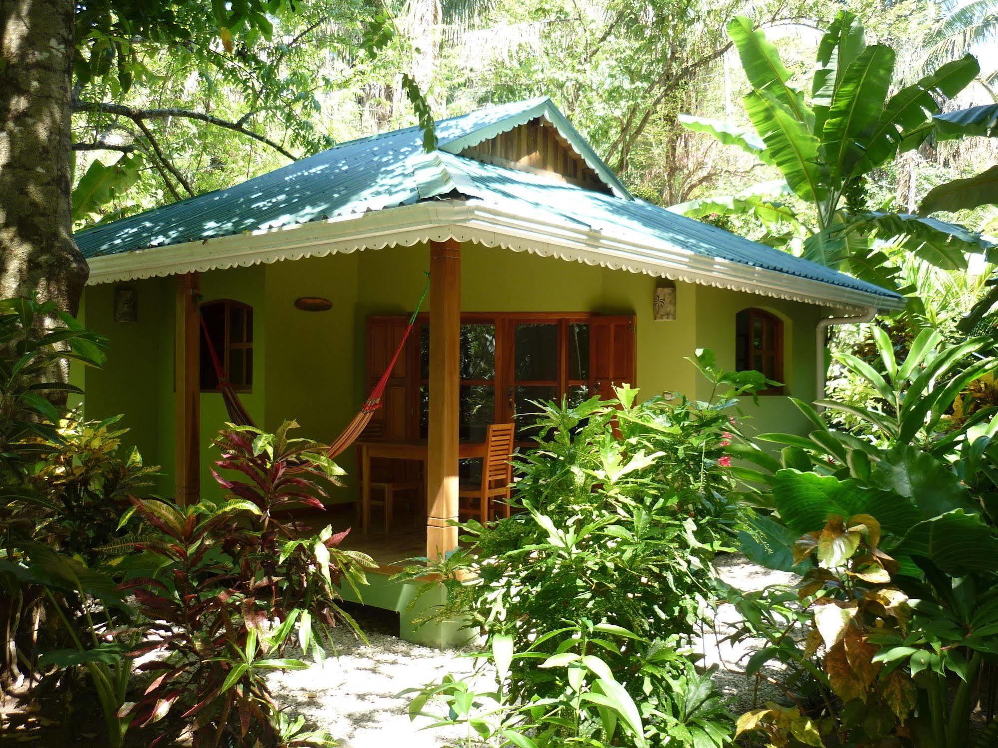 Hotel El Pequeno Gecko Verde Sámara エクステリア 写真