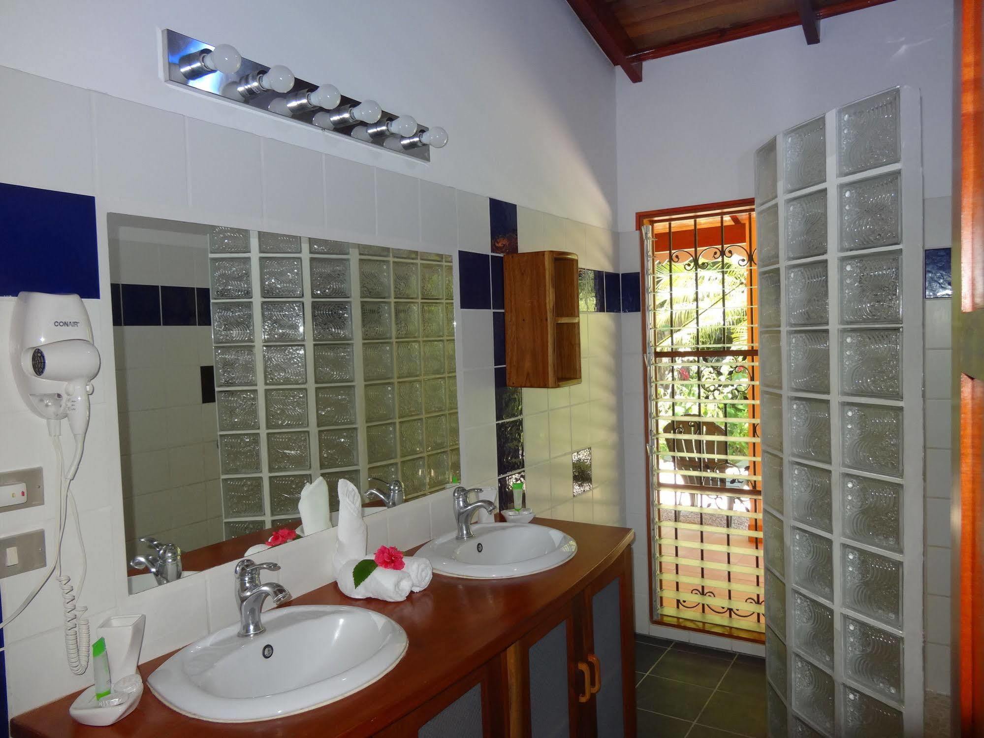 Hotel El Pequeno Gecko Verde Sámara エクステリア 写真