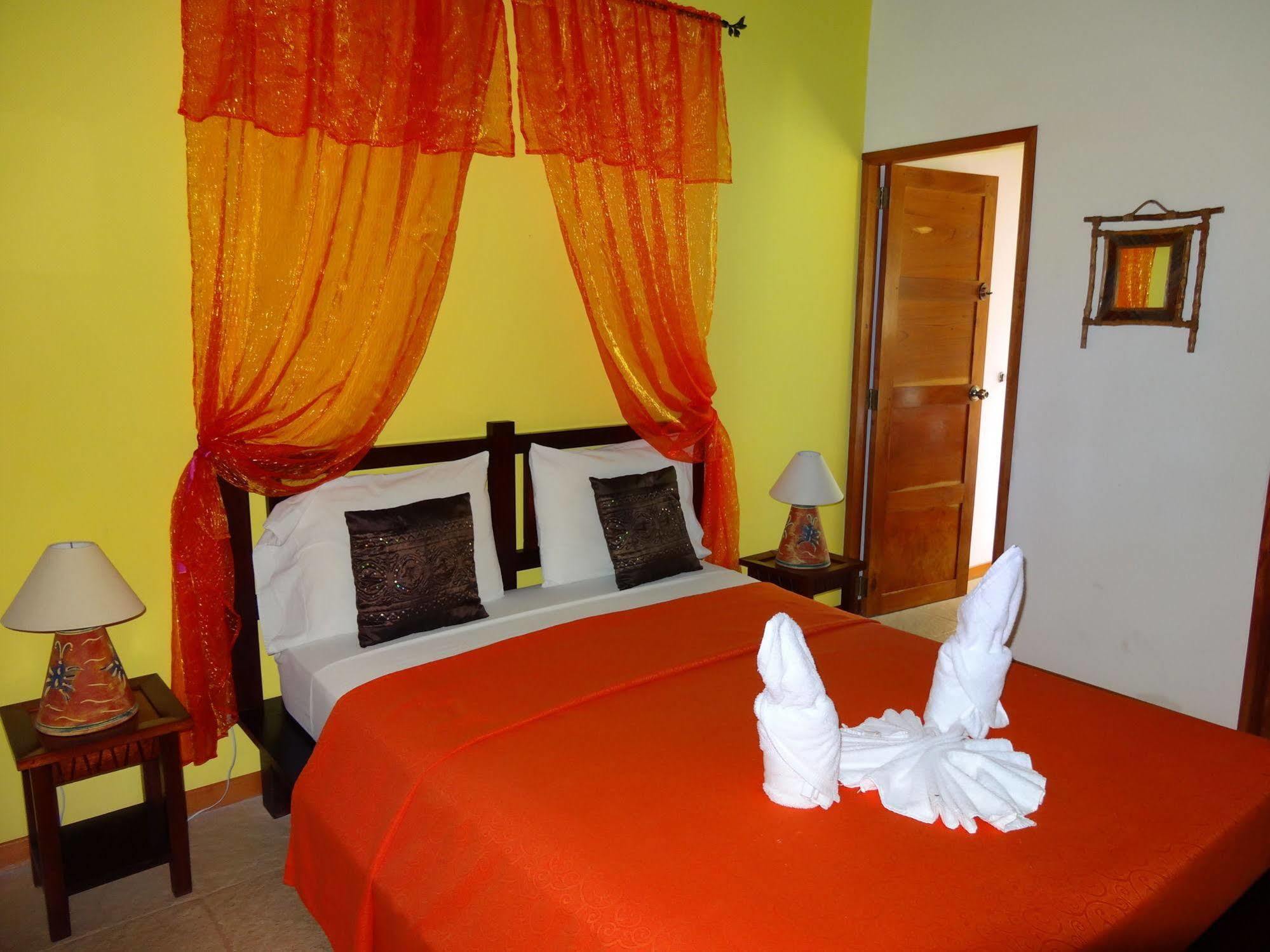 Hotel El Pequeno Gecko Verde Sámara エクステリア 写真
