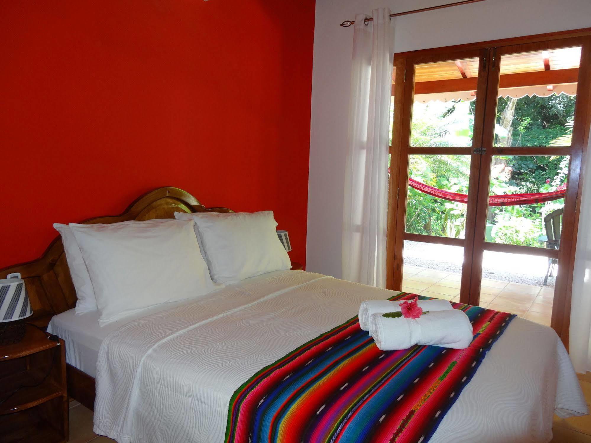 Hotel El Pequeno Gecko Verde Sámara エクステリア 写真