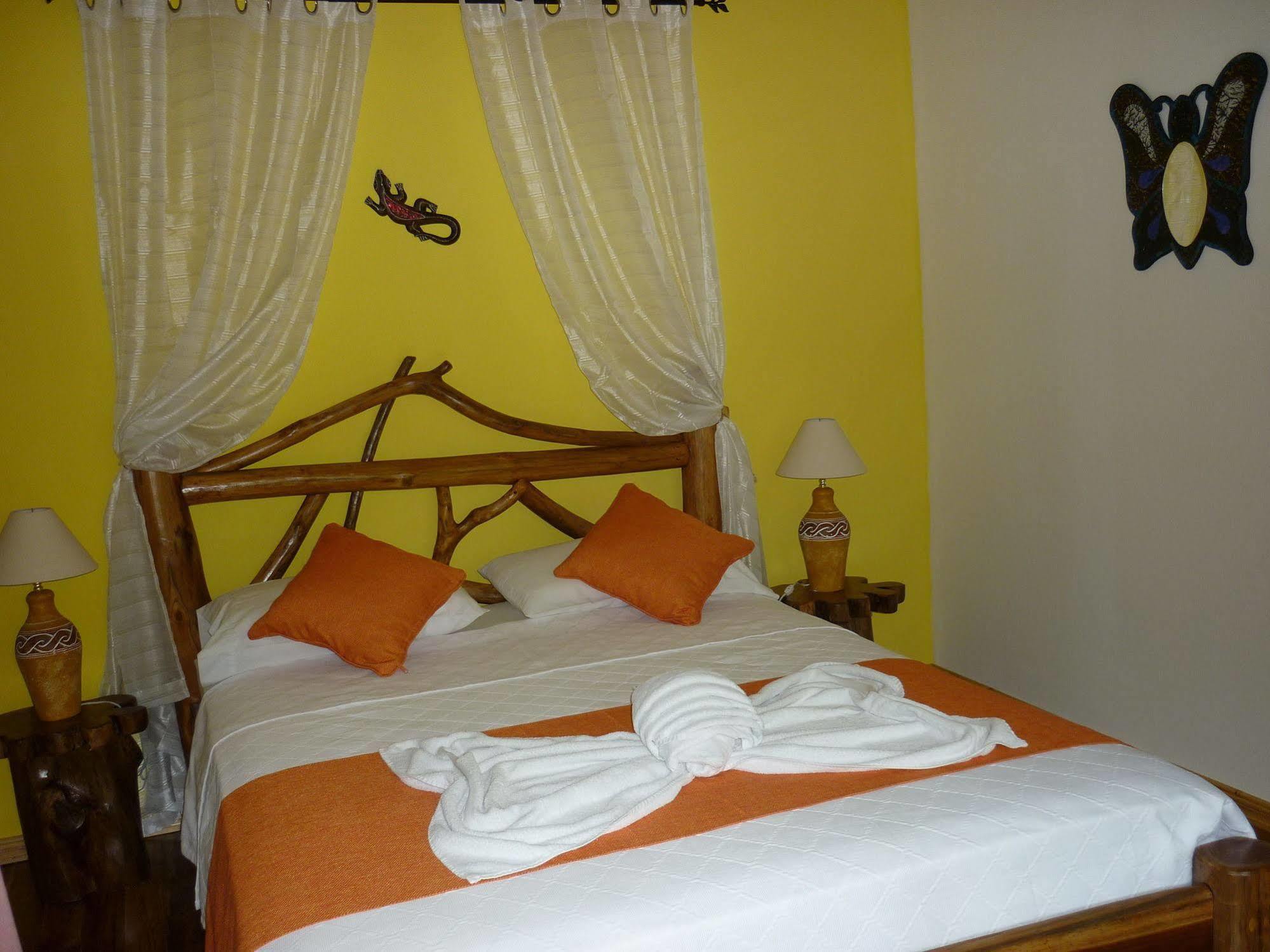 Hotel El Pequeno Gecko Verde Sámara エクステリア 写真