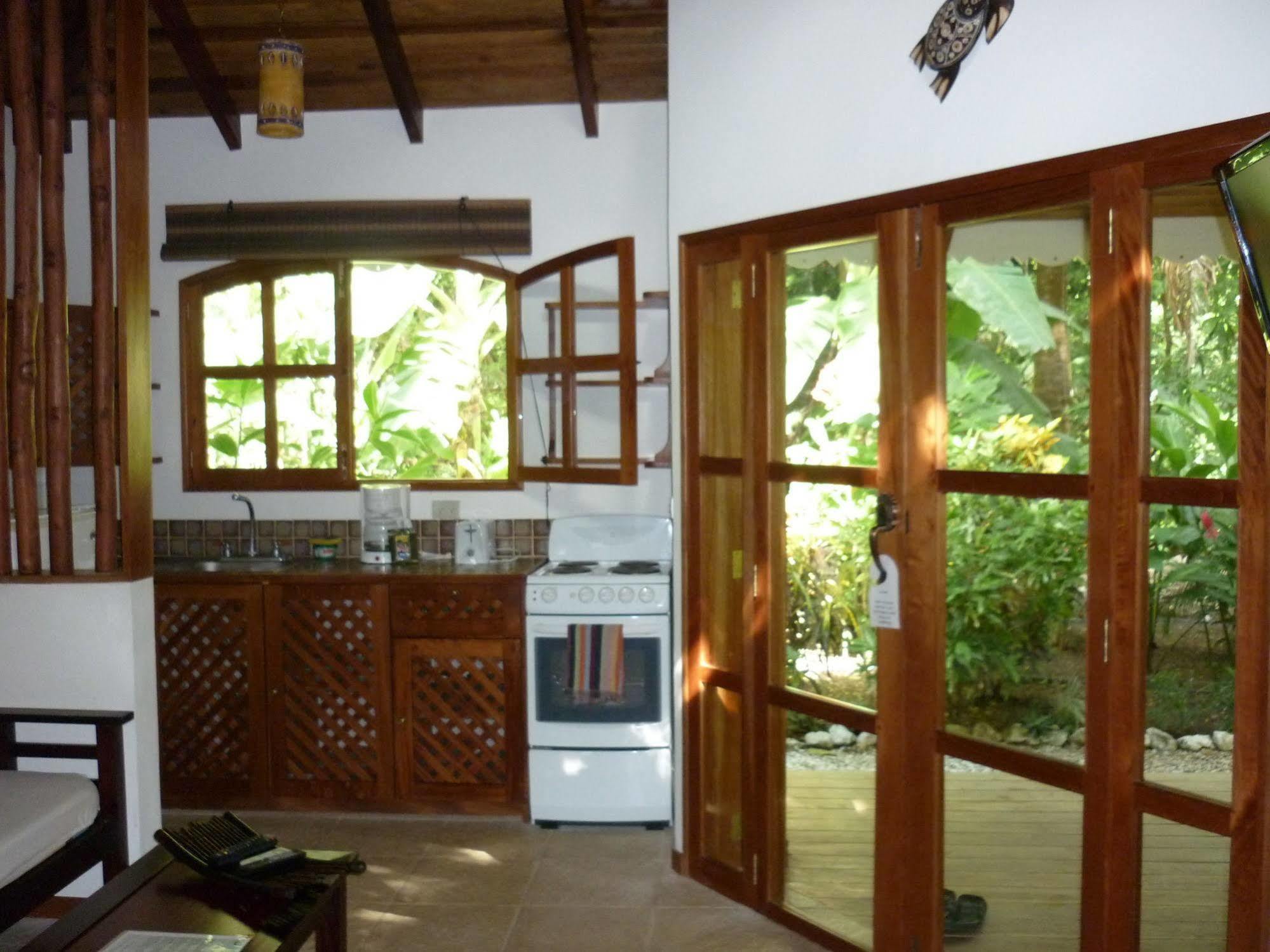 Hotel El Pequeno Gecko Verde Sámara エクステリア 写真