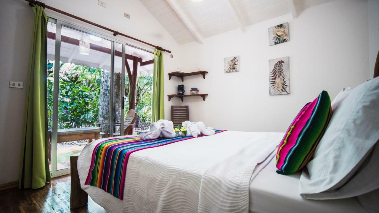 Hotel El Pequeno Gecko Verde Sámara エクステリア 写真