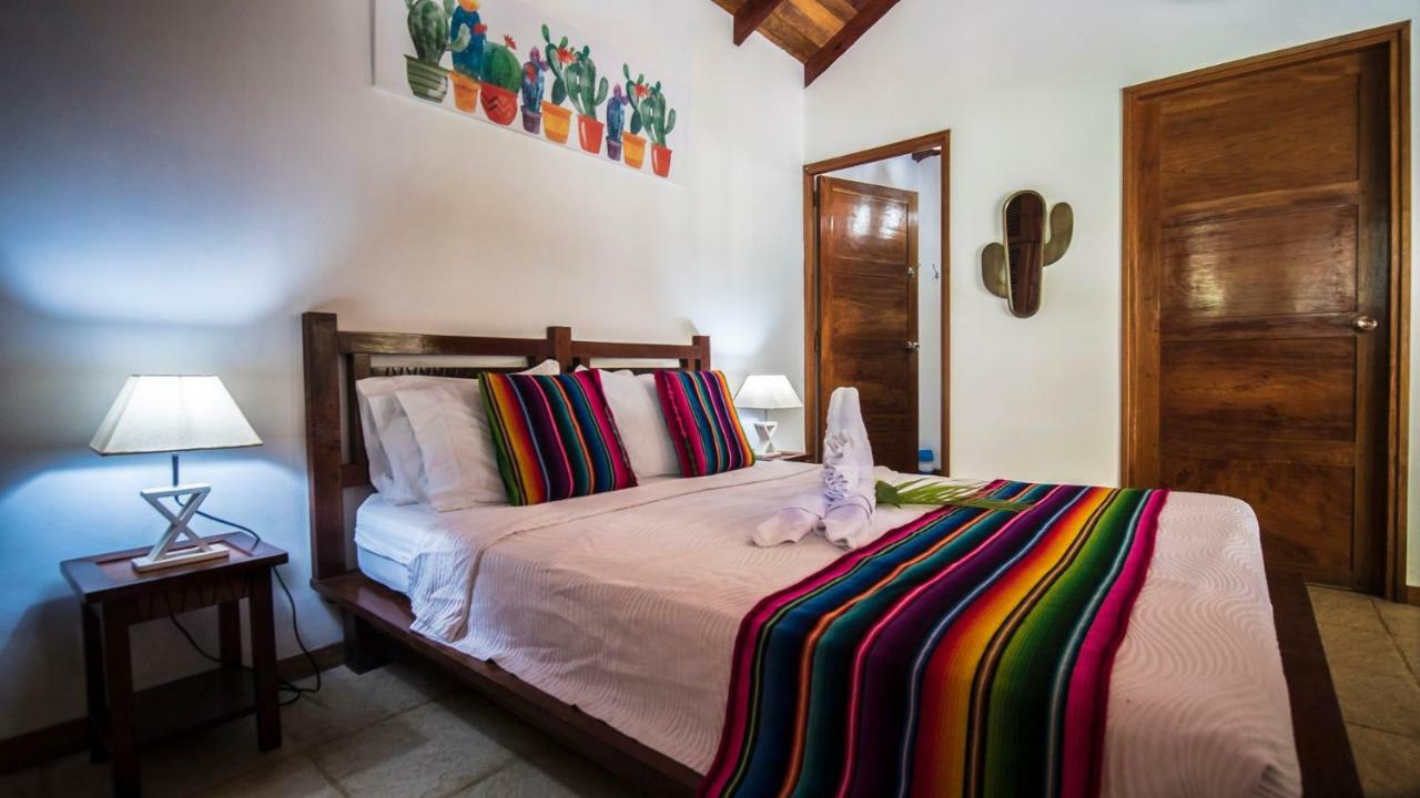 Hotel El Pequeno Gecko Verde Sámara エクステリア 写真